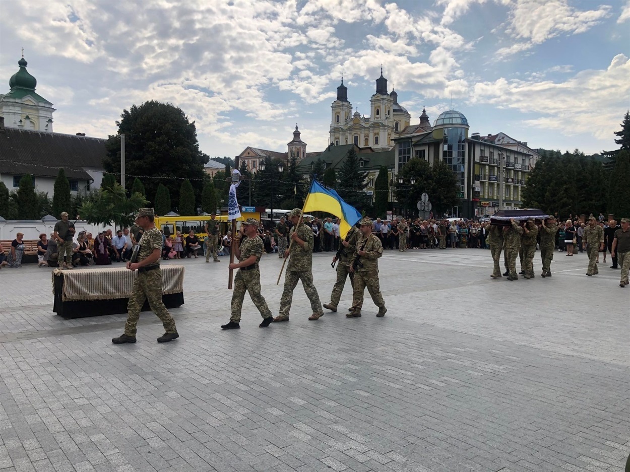 Прощання з тілом загиблого Сергієм Ганжусем, Кременець
